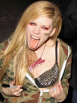 Avril Lavigne OnlyFans Leaked Free Thumbnail Picture - #40vRiP6P6o