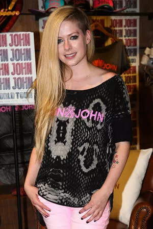 Avril Lavigne OnlyFans Leaked Free Thumbnail Picture - #A4GkVXO7S9