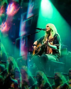 Avril Lavigne OnlyFans Leaked Free Thumbnail Picture - #BBoHcqG4t1