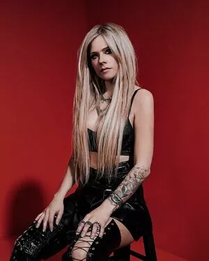 Avril Lavigne OnlyFans Leaked Free Thumbnail Picture - #D5hRbCnSts