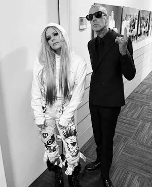 Avril Lavigne OnlyFans Leaked Free Thumbnail Picture - #GA5EligZEw