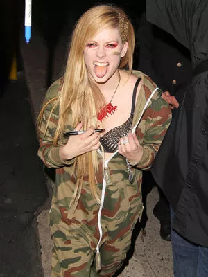 Avril Lavigne OnlyFans Leaked Free Thumbnail Picture - #L0hf6zASJo