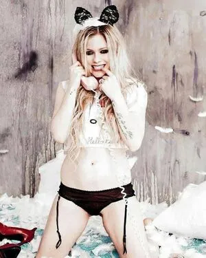 Avril Lavigne OnlyFans Leaked Free Thumbnail Picture - #M5Dhaqptls