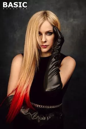 Avril Lavigne OnlyFans Leaked Free Thumbnail Picture - #OLD76ofAUX