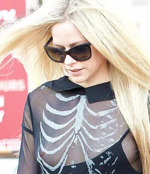 Avril Lavigne OnlyFans Leaked Free Thumbnail Picture - #RRIydyCKRY