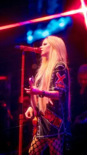 Avril Lavigne OnlyFans Leaked Free Thumbnail Picture - #TwzLotsIUk