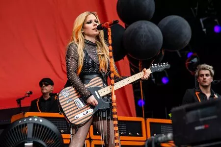 Avril Lavigne OnlyFans Leaked Free Thumbnail Picture - #ZHSN372NCB