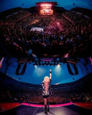 Avril Lavigne OnlyFans Leaked Free Thumbnail Picture - #aeiaj7Nw9S