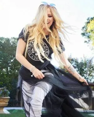 Avril Lavigne OnlyFans Leaked Free Thumbnail Picture - #f427b4frfk