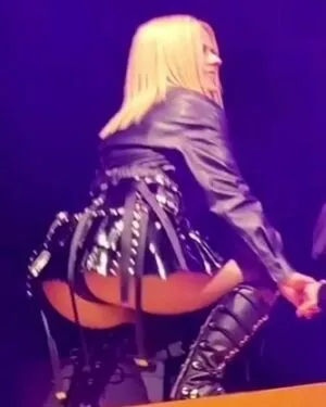 Avril Lavigne OnlyFans Leaked Free Thumbnail Picture - #fTZ9Skkm40