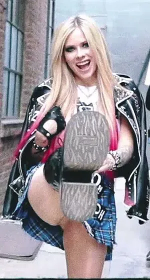 Avril Lavigne OnlyFans Leaked Free Thumbnail Picture - #iHVCojoP61