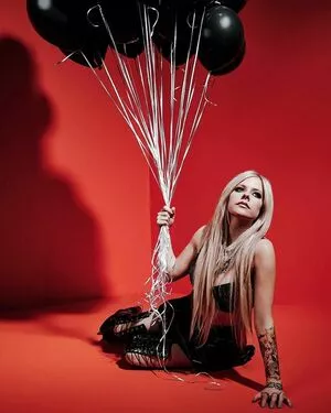 Avril Lavigne OnlyFans Leaked Free Thumbnail Picture - #ilkkhfkDL2