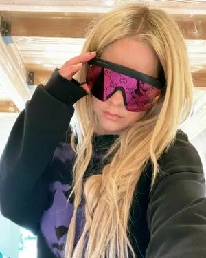 Avril Lavigne OnlyFans Leaked Free Thumbnail Picture - #iwKTxSivVq