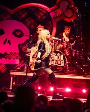 Avril Lavigne OnlyFans Leaked Free Thumbnail Picture - #mlklKTP40g
