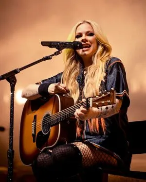 Avril Lavigne OnlyFans Leaked Free Thumbnail Picture - #oKw1OOasGC