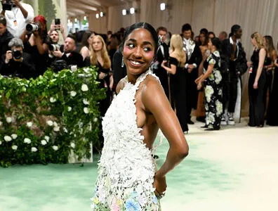 Ayo Edebiri OnlyFans Leaked Free Thumbnail Picture - #4FmWheGUM2