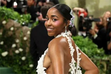 Ayo Edebiri OnlyFans Leaked Free Thumbnail Picture - #LTGyaMODIP