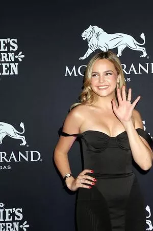 Bailee Madison OnlyFans Leaked Free Thumbnail Picture - #iwLove9zgm