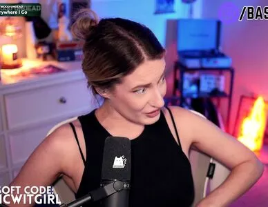 Basicwitgirl OnlyFans Leaked Free Thumbnail Picture - #4VvnDVfhZ6