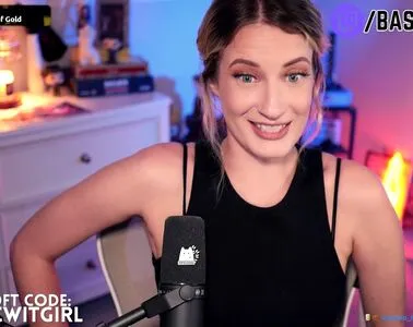Basicwitgirl OnlyFans Leaked Free Thumbnail Picture - #TC0r29lrzj