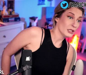 Basicwitgirl OnlyFans Leaked Free Thumbnail Picture - #iMauLt8AOW