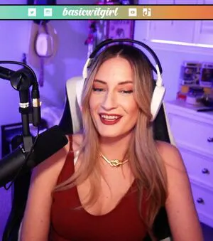 Basicwitgirl OnlyFans Leaked Free Thumbnail Picture - #4zy0LxhB7s