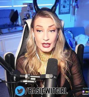 Basicwitgirl OnlyFans Leaked Free Thumbnail Picture - #DIiinXYNgg