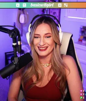 Basicwitgirl OnlyFans Leaked Free Thumbnail Picture - #XXHnMsdGld