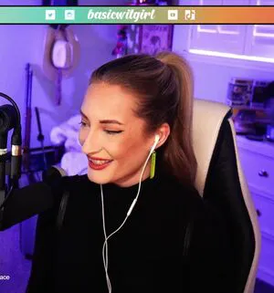 Basicwitgirl OnlyFans Leaked Free Thumbnail Picture - #fhNM2pG272