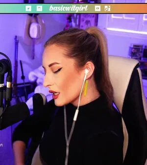 Basicwitgirl OnlyFans Leaked Free Thumbnail Picture - #zj193m150p