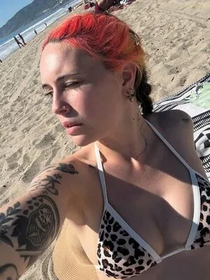 Bea Miller OnlyFans Leaked Free Thumbnail Picture - #xe4YLqPPan