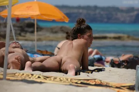 Beach OnlyFans Leaked Free Thumbnail Picture - #HXZKBrot6I