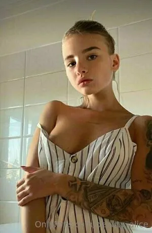 Beauty Alice OnlyFans Leaked Free Thumbnail Picture - #BR0zOn5iRS