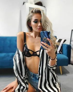 Becca Ahern OnlyFans Leaked Free Thumbnail Picture - #V4ZUNTTk2T