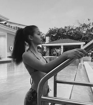 Bella OnlyFans Leaked Free Thumbnail Picture - #e0a5PFz1xw