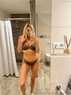 Bella Celine OnlyFans Leaked Free Thumbnail Picture - #lyjANQ3B7O