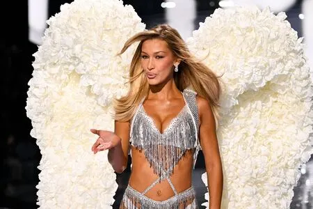 Bella Hadid OnlyFans Leaked Free Thumbnail Picture - #WOaTQvVCEv