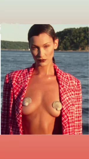 Bella Hadid OnlyFans Leaked Free Thumbnail Picture - #0dLOoe0JZY