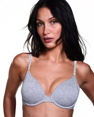 Bella Hadid OnlyFans Leaked Free Thumbnail Picture - #2667kGo5NW