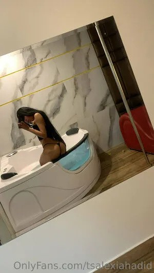 Bellaahadid OnlyFans Leaked Free Thumbnail Picture - #YErW6hecyy