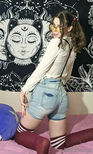 Bellafangz OnlyFans Leaked Free Thumbnail Picture - #amyB3h82dU