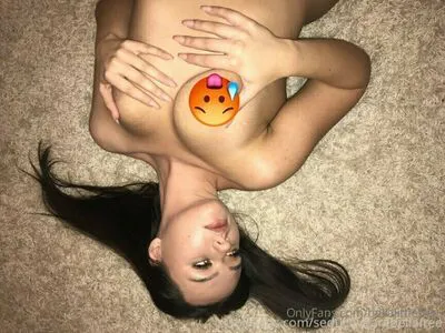 Bellalittlefree22 OnlyFans Leaked Free Thumbnail Picture - #9JNU3TUoMz