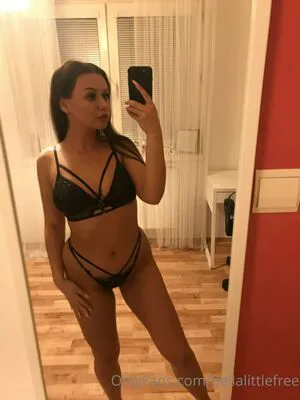 Bellalittlefree22 OnlyFans Leaked Free Thumbnail Picture - #wcBGf5787k