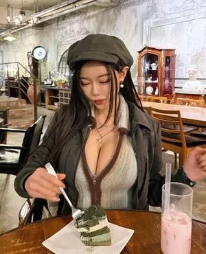 Berry OnlyFans Leaked Free Thumbnail Picture - #4KzumiaXVZ