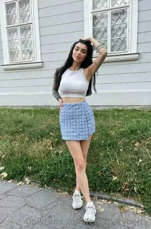 Berry Femme OnlyFans Leaked Free Thumbnail Picture - #Y9H237w2wo