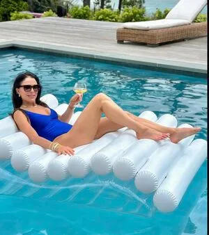 Bethenny Frankel OnlyFans Leaked Free Thumbnail Picture - #0tC5BBd054