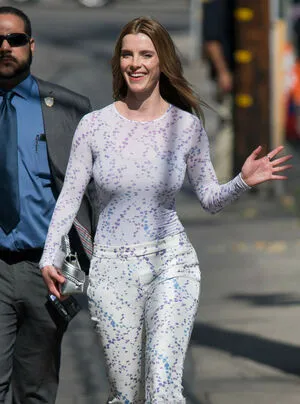 Betty Gilpin OnlyFans Leaked Free Thumbnail Picture - #6WO3muanxQ