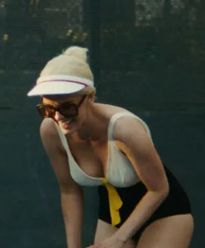 Betty Gilpin OnlyFans Leaked Free Thumbnail Picture - #sqCvEMfM3z