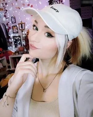 Bgkatja OnlyFans Leaked Free Thumbnail Picture - #DjQbeutak7