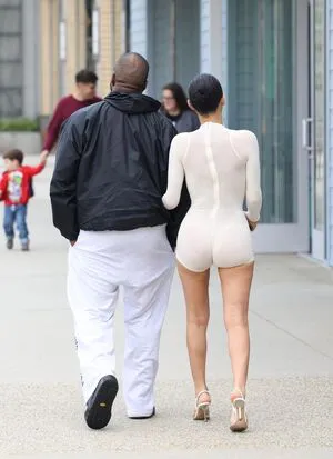 Bianca Censori OnlyFans Leaked Free Thumbnail Picture - #3IIBEWHteO